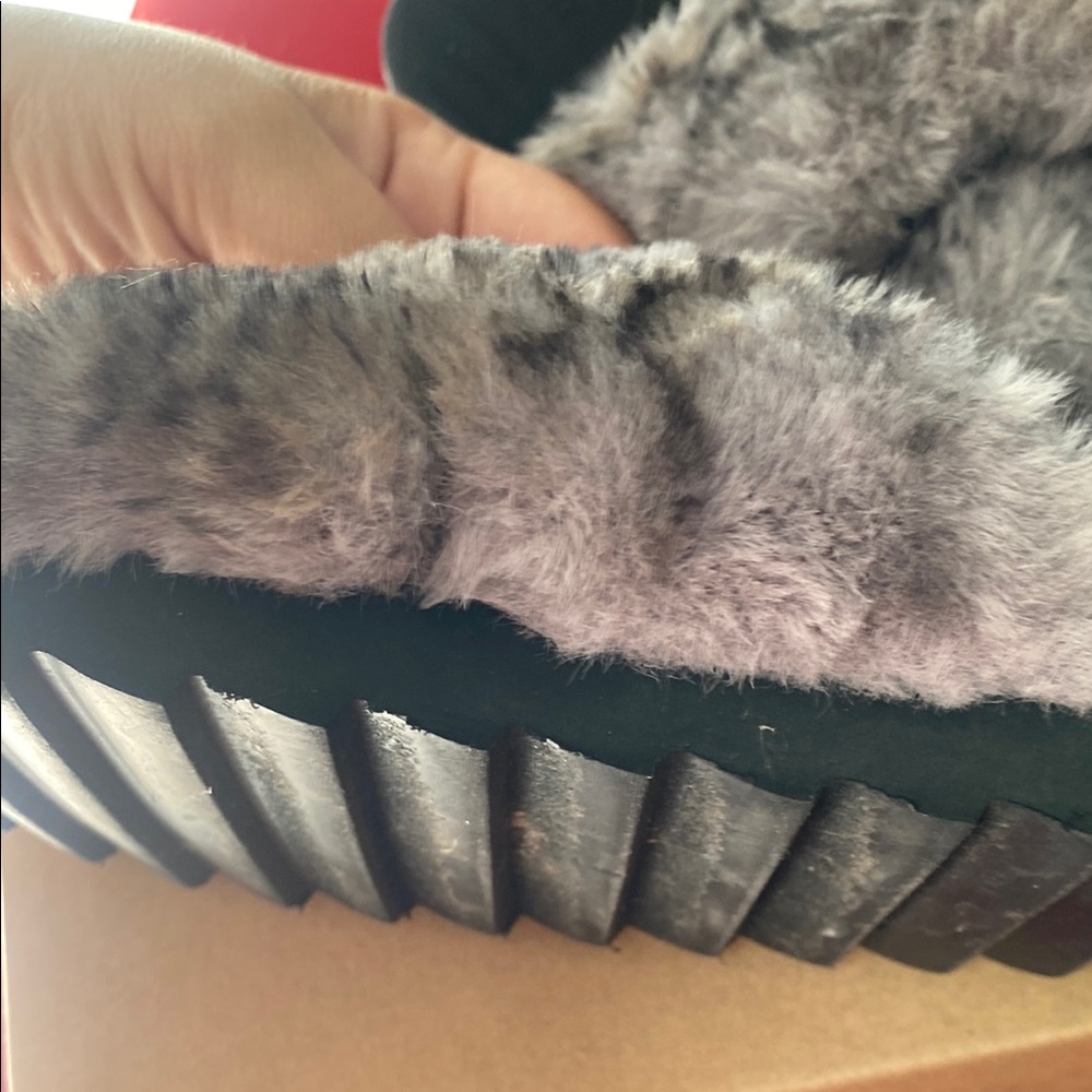 Steve Madden Women's Black and Gray Fur Slippers - Picture 5 of 6